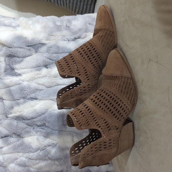 Vince Camuto | Shoes | Vince Camuto Booties Size 6 | Poshmark
